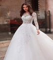 Primer plano de un elegante vestido de novia de manga larga con bordado de encaje floral - US size 2 (S) / Blanco