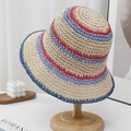 Cappello di paglia fatto a mano con strisce ondulate rosse e blu su beige naturale - M (54-58cm) / Beige