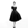 Elegantes schwarzes Satin-Cocktailkleid mit schulterfreiem Design und ausgestelltem Rock - US Größe 22W / Schwarz