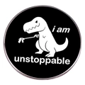 Spilla dinosauro T-Rex divertente con artiglio meccanico e scritte bianche su fondo nero - T-Rex Nero