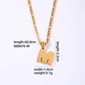 Collana Figaro dorata in acciaio inossidabile con ciondolo lettera M in rilievo e misure - Lettera M / Oro