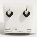 Orecchini a perno a cuore in smalto nero e argento con base in ottone e ago in argento 925 - Stile 2-Cuore Nero