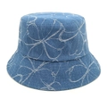Dettaglio cappello alla pescatora in denim lavato con motivi floreali e cuciture - M(56-58cm) / Azzurro