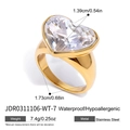 Detailansicht eines 18K vergoldeten Edelstahlrings mit großem Herz-Zirkonia-Stein - Weißer Herz Strass Stil (JDR0311106-WT-7)