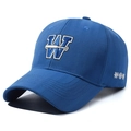 Casquette de baseball bleue avec broderie W et style sport rétro sur fond blanc - Réglable / Bleu