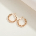 Orecchini a cerchio intrecciati placcati oro 14K con pietre di zircone lucide - Design a Spirale