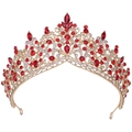 Dettaglio della tiara da sposa dorata con filigrana complessa e cristalli rossi - KC Oro Strass Chiaro e Rosso