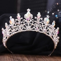 Silberne Barock-Brautkrone mit schillernden Strasssteinen und filigranem Metall-Design - Silber + AB Strass