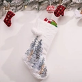 Witte pluche kerstsok met sneeuwvlokborduurwerk gevuld met kleine geschenkdozen - Kerstboom