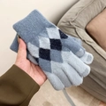 Gestrickte Handschuhe mit blau-grauem Rautenmuster und warmem Plüschfutter für Damen - Einheitsgröße / Graublau
