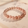 Macro-detail van doorschijnende aardbeienkwarts kralen met natuurlijke minerale insluitsels - 6# Aardbei Kwarts Armband - 8mm (met geschenkdoos)