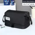 Beauty case nero da uomo con separazione secco-umido ed etichetta Light Travel - Medio / Nero Classico