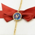 Golden chain bracelet with round V-letter pendant and iridescent abalone shell inlay - Letter V