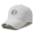 Casquette de sport blanche respirante avec logo NYY et perforations laser latérales - Réglable / Blanc