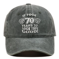 Detalle del bordado del 70 cumpleaños en gorra de béisbol de algodón gris lavado - Verde Militar
