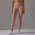 Détail de legging de yoga taille haute rose nude montrant le tissu extensible sans couture - XS / Mauve Moyen
