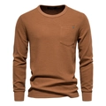 Herren Langarmshirt aus Waffelstrick in Khaki mit Rundhalsausschnitt und Brusttasche - S / Erdgelb