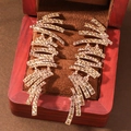 Vintage goldene geometrische Ohrringe mit champagnerfarbenen Kristallen in Holzbox - Gold mit Champagner Strass