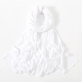 Detalle del hiyab de modal blanco que muestra el tejido transpirable ligero y costuras finas - Blanco