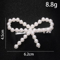 Detailansicht der Perlen-Haarspange mit Maßen 6,2cm x 4,5cm und Gewichtsangabe von 8,8g - Perlensilber