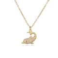 Collar de delfín dorado con circonitas y ojo de piedra rosa sobre fondo blanco - Delfín con Piedra Rosa (24519)