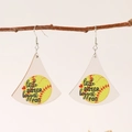Boucles d'oreilles softball en bois vintage avec imprimé little sister et crochets - Baseball Jaune Lettre Triangulaire (N-967)