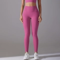 Dettaglio della vita alta e della parte anteriore senza cuciture dei leggings yoga rosa - S / Rosa Litchi