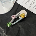 Pince à cheveux nœud argentée avec cristaux de cœur rose jaune et vert sur fond noir - 3129-Zircon Cœur Tricolore (Rose Jaune Vert)