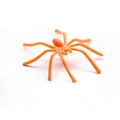 Macro-opname van een oranje plastic spin voor realistische Halloween decoratie - Oranje