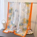 Elegante scialle in seta avorio con stampa a crisantemo e bordi a contrasto arancione vivace - 180*80cm / Bordo Arancione (XD36-1)