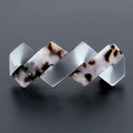 Eleganter Azetat-Haarclip mit geometrischem Drehmuster in Grau und Schildpatt-Optik - Elegantes Grau