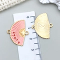 Ciondolo a ventaglio in smalto rosa con bordo dorato e fiori per bigiotteria fai da te - Rosa - Ventaglio Fiori di Pruno (24x19mm)