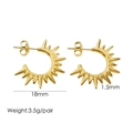 Detailansicht der goldenen C-Hoop-Ohrringe mit 18 mm Durchmesser und 1,5 mm Stärke - 1029/Sonnenstrahl Halbreis Ohrringe