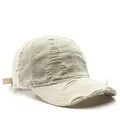 Berretto da baseball beige invecchiato con tessuto lavato e dettagli strappati - Beige
