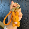 Niedlicher orangefarbener Kaninchen Schlüsselanhänger mit geprägter Textur und Band - Orange