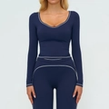 Nauwsluitende yoga set in donkerblauw met witte contrastbiezen voor fitness - S / Marineblauw