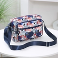 Bolso bandolera de nailon impermeable con estampado floral y correa ancha ajustable - Ginkgo