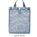 Kleine hellblaue Mesh-Strandtasche mit Gänseblümchen-Griffen und atmungsaktivem Design - Blaues Blumenmuster (DAISY MINT)