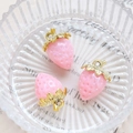 Vista detallada de colgantes de fresa acrílicos rosas con hojas doradas para joyería DIY - Rosa (3#)