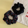 Set di due elastici scrunchie in cotone nero e con motivo floreale rosso per donna - Set 4 Scrunchies Nero Tinta Unita e Floreale Scuro