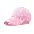 Dettaglio del berretto da baseball rosa in cotone con teschi bianchi e scritte BOO - Regolabile / Teschio Rosa