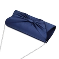 Detalle del bolso de satén azul marino con lazo grande y cadena metálica fina - Azul oscuro