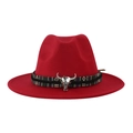 Cappello fedora classico in feltro di lana rossa con fascia etnica e testa di toro d'argento - Taglia unica / Rosso