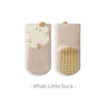 Khaki Baby-Laufsocken mit Entenmuster und rutschfesten Noppen auf weißem Hintergrund - M 1-3 Jahre / Khakifarbene Ente