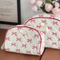 Set di due beauty case trapuntati con stampa a fiocco rosa per il trucco e viaggio - Grande / Bianco & Rosa