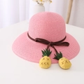 Chapeau de soleil rose en paille pour enfants avec breloques ananas et ruban brun - Chapeau Rouge Pastèque