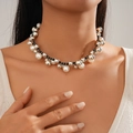 Collar vintage ajustable con perlas de vidrio y cuentas metálicas plateadas - Negro