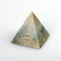 Piramide energetica orgonica con cristalli di avventurina verde e spirale di rame - Giada avventurina