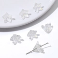 Cuentas de flores de lirio en vidrio transparente con polvo de oro para joyería DIY - 20 Piezas/Paquete / Colorido Transparente
