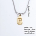 Goldene Halskette mit ovalem P-Anhänger und Zirkonia-Inlay an feiner Schlangenkette - Buchstabe P